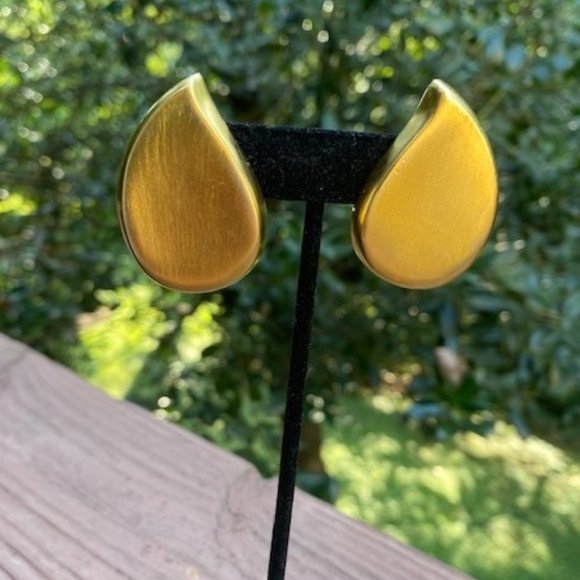 VTG Clara Studio Gold Teardrop Couture EARRING - Picture 3 of 9